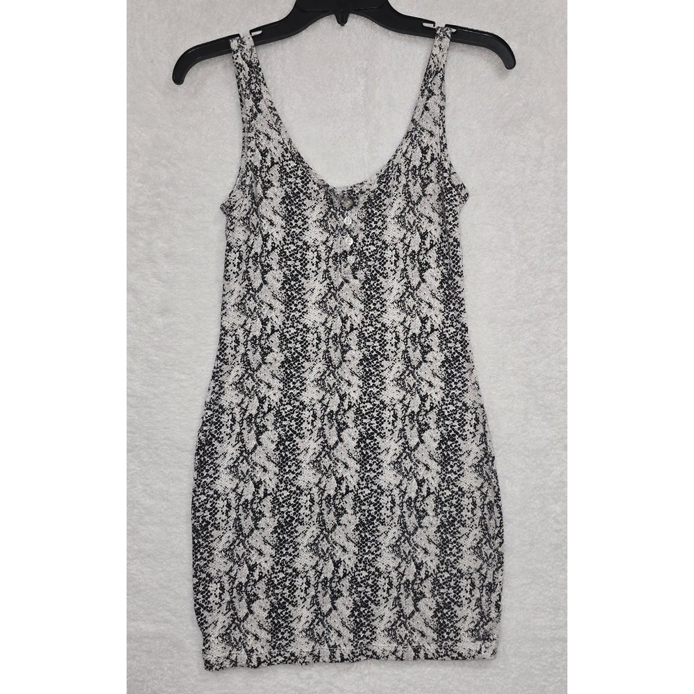 Nollie Women's Bodycon Dress White And Black Snakeskin Sleeveless Size Small